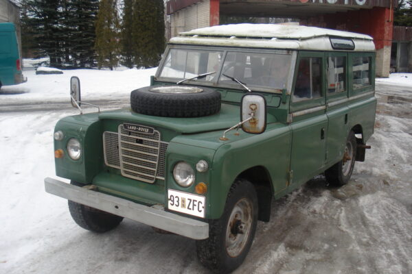 Land Rover 109 Series III