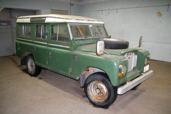 Land Rover 109 Series III taastamine