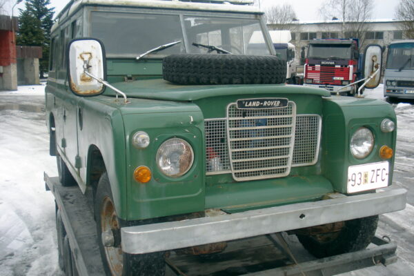 Land Rover 109 Series III taastamine