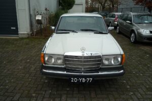 Mercedes-Benz 230
