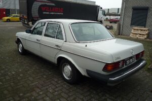 Mercedes-Benz 230 taastamine