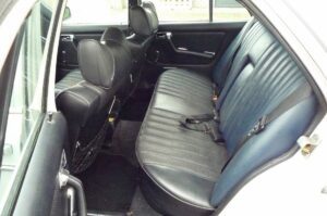 Mercedes-Benz 230 salong