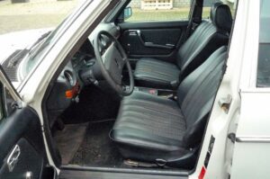 Mercedes-Benz 230 salong