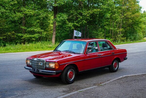 Mercedes-Benz 200 1985 a.