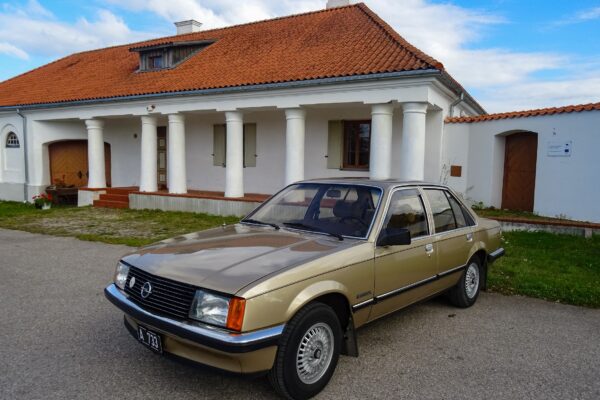Opel Rekord 1982
